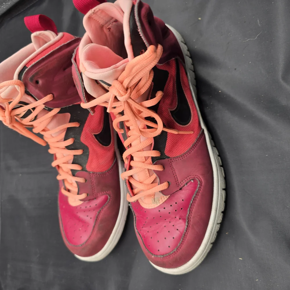Nike Red‎ and Black High-Top Sneakers